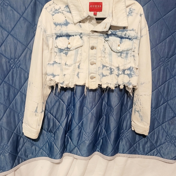 Guess White Denim Jacket with Light Blue Accents - Picture 8 of 12